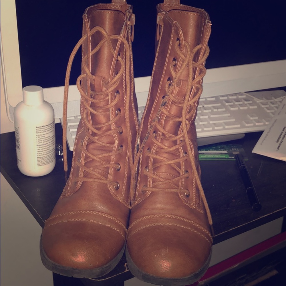 Brown laced high boots GREAT CONDITION